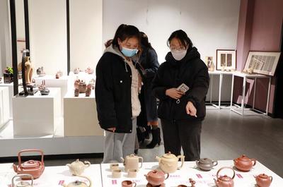 我校成功承辦第七屆江蘇省工藝美術“藝博杯”陶藝創新作品展暨陶藝論文評比活動